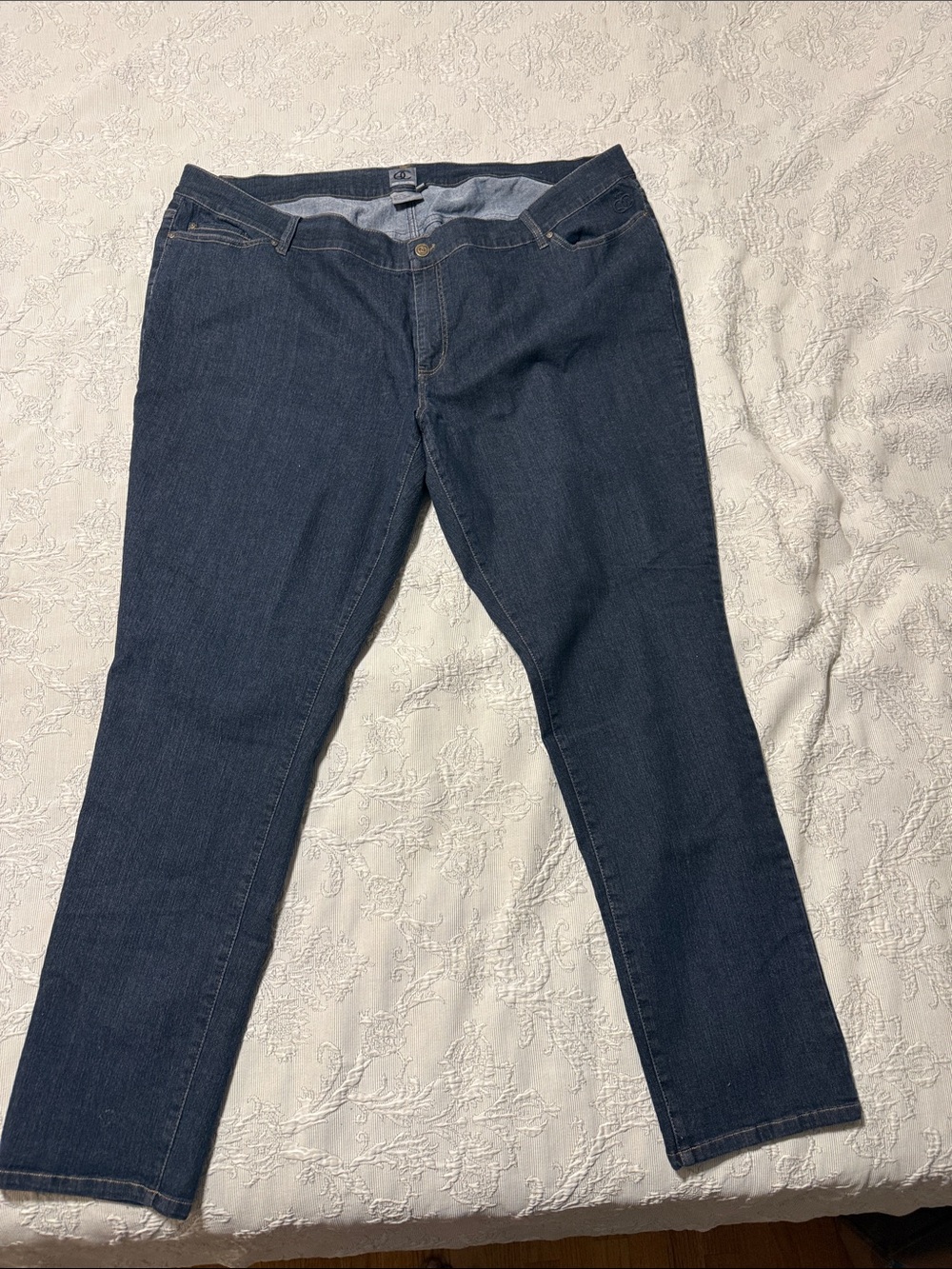 Women's Straight-Leg Jeans in Dark Blue